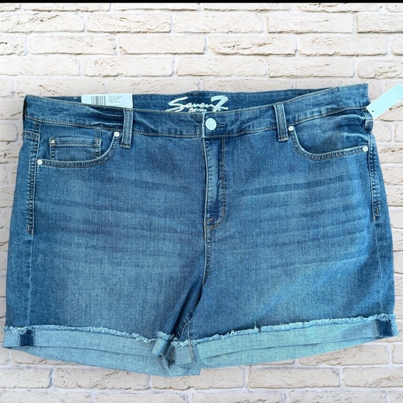 NWT Women's Seven7 Jean Weekend Cuff Shorts Size 24W - Picture 1 of 7